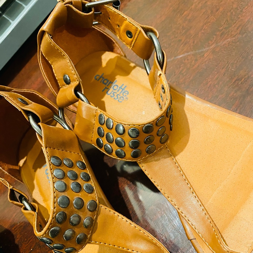 Varieties of SANDALS 👡 price is for one pair!!! - Picture 9 of 14